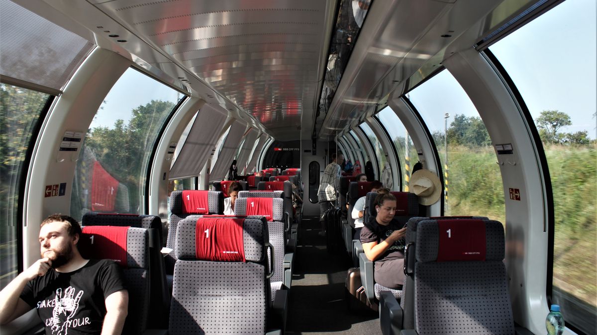 „Je to pěkné, ale Alpy to nejsou.“ Panoramatickým vlakem po Česku